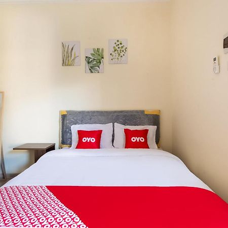 Oyo Life 3398 Griya Rm 19 Syariah Hotel Surabaya Eksteriør billede