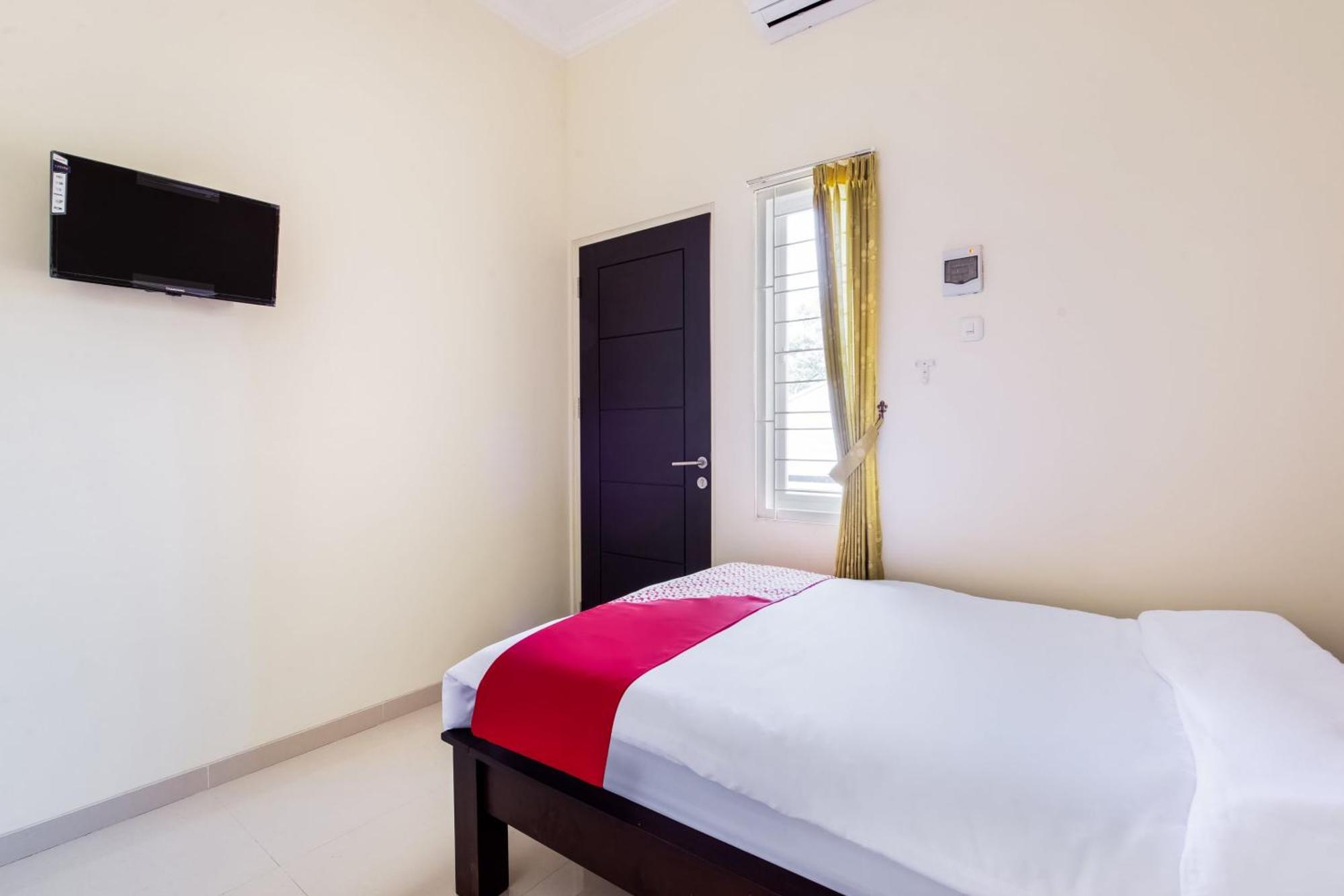 Oyo Life 3398 Griya Rm 19 Syariah Hotel Surabaya Eksteriør billede