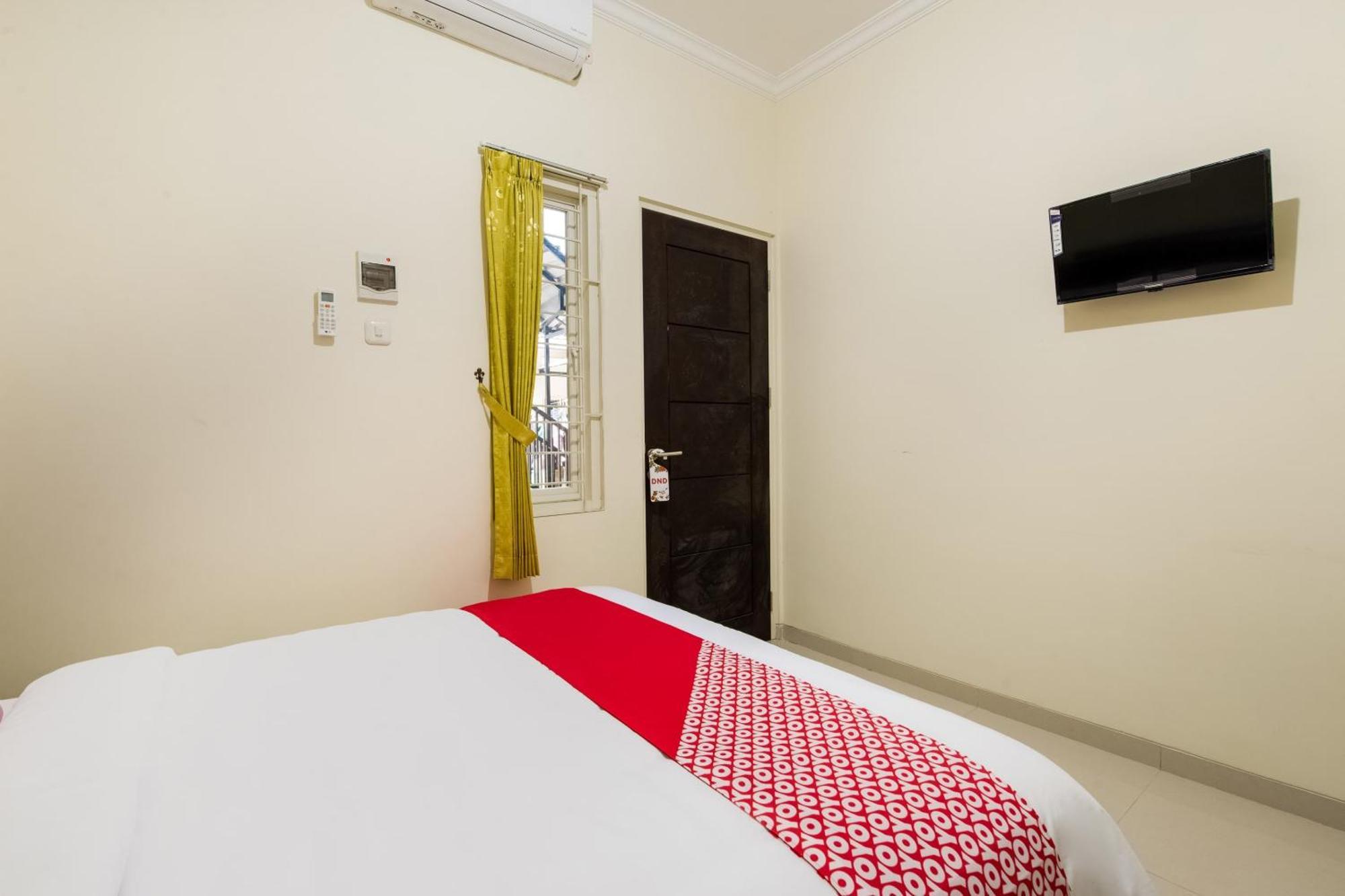 Oyo Life 3398 Griya Rm 19 Syariah Hotel Surabaya Eksteriør billede