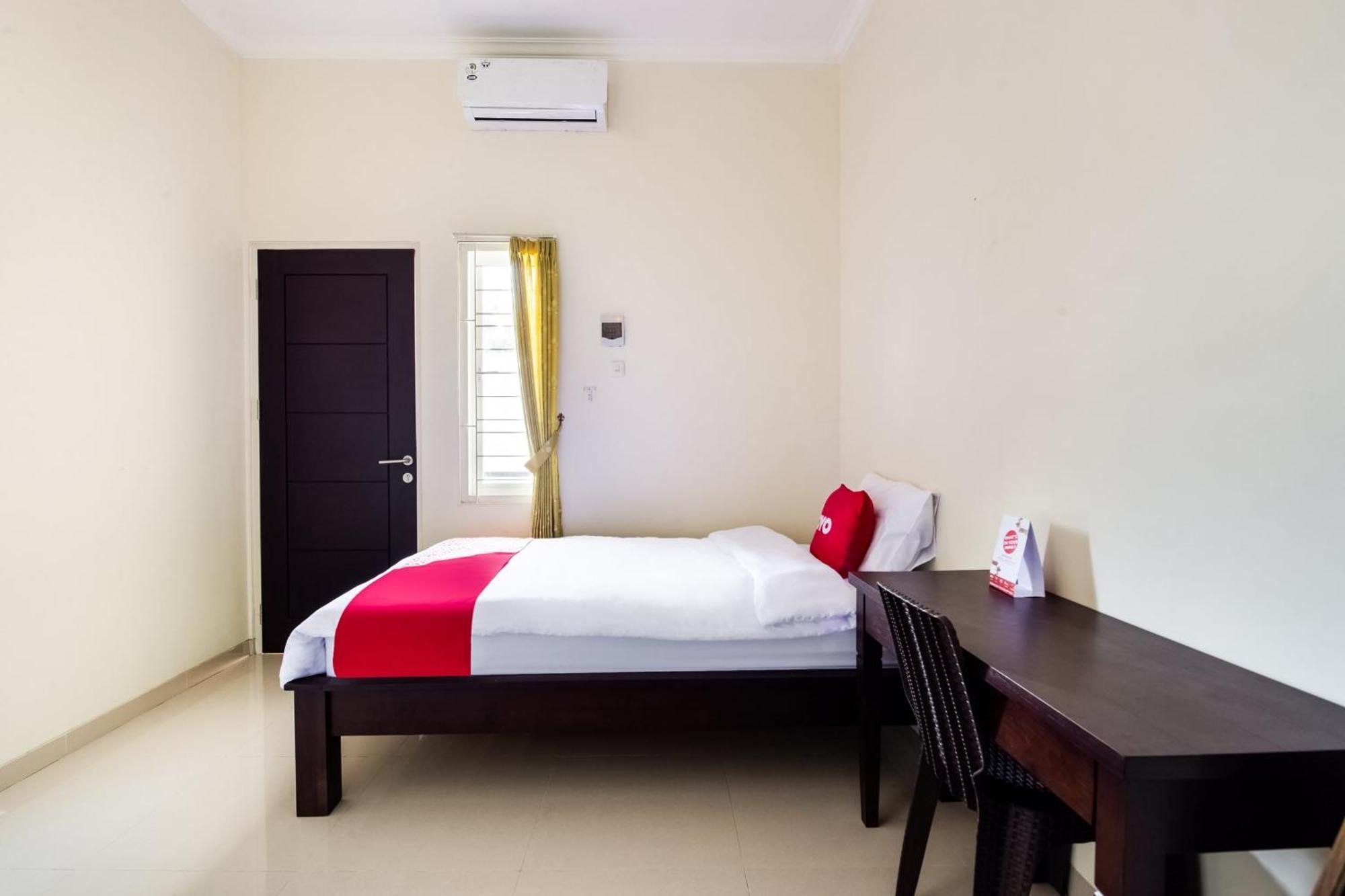 Oyo Life 3398 Griya Rm 19 Syariah Hotel Surabaya Eksteriør billede