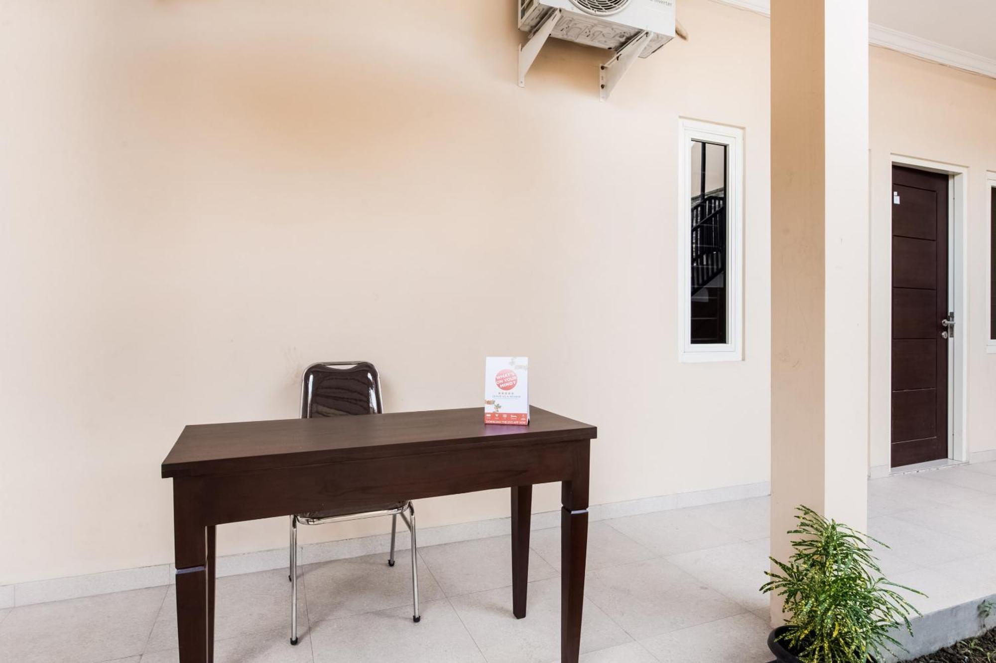 Oyo Life 3398 Griya Rm 19 Syariah Hotel Surabaya Eksteriør billede