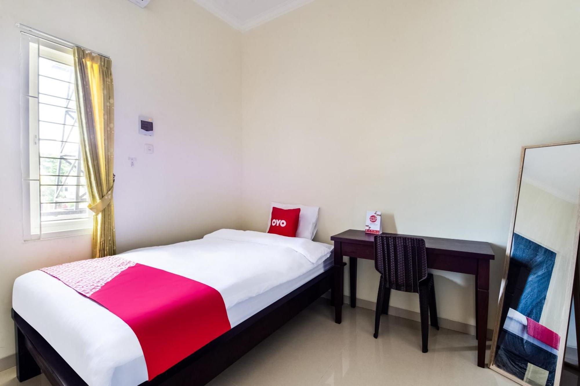 Oyo Life 3398 Griya Rm 19 Syariah Hotel Surabaya Eksteriør billede