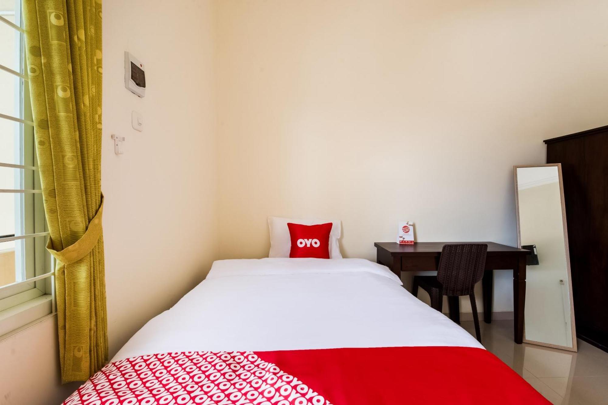 Oyo Life 3398 Griya Rm 19 Syariah Hotel Surabaya Eksteriør billede